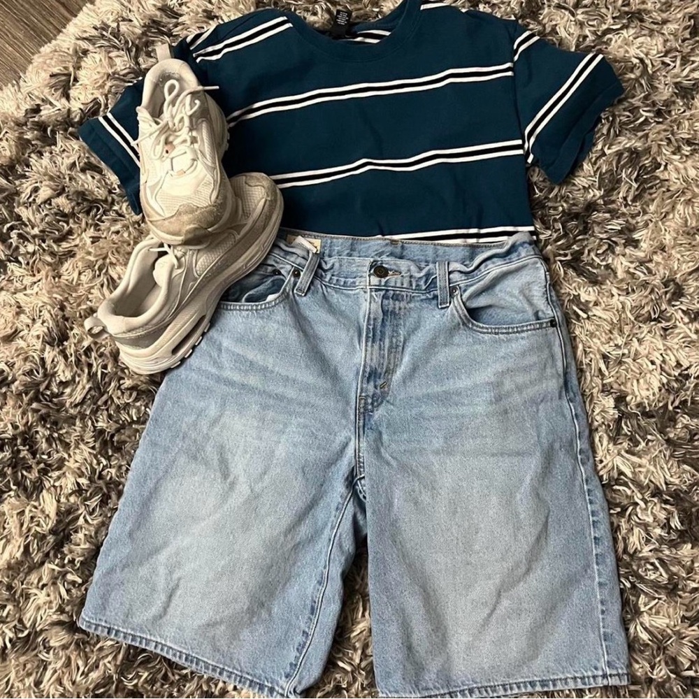 Forever 21 Blue Crew Neck Tee
